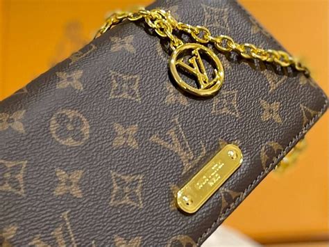 louis vuitton twist woc|Louis Vuitton chain lily wallet.